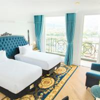 Двухместный (Deluxe Twin with Large Balcony and River view) отеля Fivitel Da Nang, Дананг