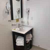 Двухместный (Двухместный номер эконом-класса с 1 кроватью) апарт-отеля Suites Malecon Cancun, Канкун