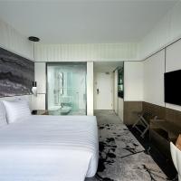 Двухместный (Staycation Offer - Harbour View Room) отеля The Park Lane Hong Kong, a Pullman Hotel, Гонконг (город)