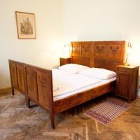 Двухместный (Улучшенный двухместный номер с 1 кроватью) отеля U Zlateho jelena, Прага