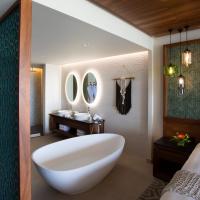 Двухместный (Люкс Individual с кроватью размера «king-size» и ванной, у кромки бассейна (для 1 взрослого)) курортного отеля Sandos Palm Bay Playacar, Плая-дель-Кармен