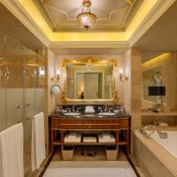 Двухместный (Premiere Room with 20% off on Laundry, Food and non-alcoholic beverages) отеля The Leela Palace New Delhi, Нью-Дели