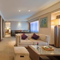 Сьюит (1 King 1 Bedroom Suite Living lounge Access) отеля Crowne Plaza Guangzhou City Centre, Гуанчжоу