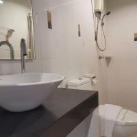 Двухместный (Улучшенный двухместный номер с 1 кроватью) отеля Phupara Place Phuket Town, Пхукет