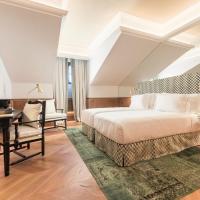 Семейный (Семейный номер Делюкс) отеля Palacio Solecio, a Small Luxury Hotel of the World, Малага