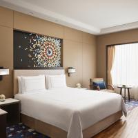 Двухместный (Superior Room king bed (3 Hrs early check in/late check out upon availability and 10% Disc. on Food and Soft beverages, valid for stays till 31st Oct'20)) отеля Radisson Blu Agra Taj East Gate, Агра