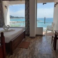 Трехместный (Улучшенный трехместный номер с видом на море) гостевого дома Yoho Coral Beach Hotel, Мирисса