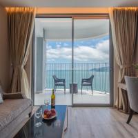 Сьюит (Люкс с кроватью размера «king-size» и видом на океан) апартаментов Handy Holiday Nha Trang Beach Apartment, Нячанг