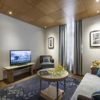 Сьюит (Deluxe Suite Double Bed with 1 way Transfer, Breakfast, 15% off on Food and Soft Beverages, Happy Hours (Buy 1 & Get 1) on select menu at InSomnia) отеля Vivanta by Taj Ambassador, Нью-Дели