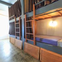 Номер (Bunk Bed in Mixed Dormitory Room with Motorbike and Free Pickup to and from Banjar Nyuh port and Toya Pakeh Port) хостела Hostel Bukit Sangcure, Нуса Пенида