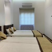 Четырехместный (Superior AC Quadruple Room With Shared Bathroom) отеля Carlton Hotel, Мумбай