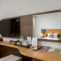 Двухместный (Вилла Делюкс с 1 кроватью или 2 отдельными кроватями, вид на море) курортного отеля Secret Cliff Resort, Пхукет