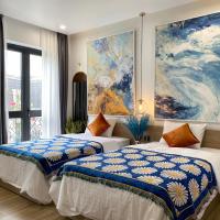 Двухместный (Двухместный номер с 2 отдельными кроватями и балконом) отеля Hue Crown Boutique best hotel, Хюэ