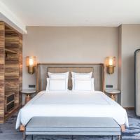 Двухместный (Swiss Signature King Room with Bay View) отеля Swissôtel Jakarta PIK Avenue, Джакарта