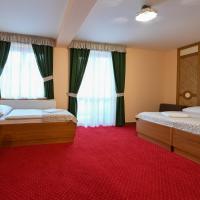 Трехместный (Роскошный трехместный номер) отеля Hotel Julianin dvor, Зуберец