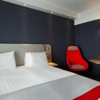 Двухместный (Номер с  кроватью размера "queen-size" для некурящих) отеля Holiday Inn Express Geneva Airport, Женева