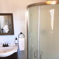 Двухместный (Premium Double Room - Two Queen Beds, Private Bathroom) отеля College Inn Hotel, Сиэтл