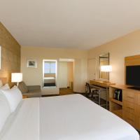 Двухместный (Номер с кроватью размера «king-size» и видом на океан) отеля Holiday Inn Miami Beach-Oceanfront, an IHG Hotel, Майами-Бич