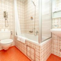 Четырехместный (Семейный люкс с балконом) отеля Hotel Alexander, Базель