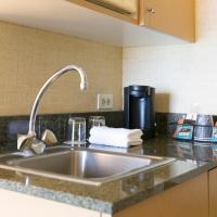 Семейный (Улучшенный номер-студия) отеля Waikiki Resort Hotel, Гонолулу