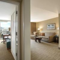 Сьюит (Люкс с видом на горы) отеля Waikiki Resort Hotel, Гонолулу