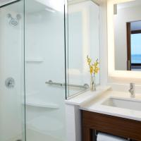 Двухместный (Номер Делюкс с видом на город и кроватью размера "king-size") курортного отеля Holiday Inn Express Waikiki, an IHG Hotel, Гонолулу