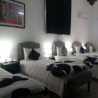 Семейный (Cемейный номер с собственной ванной комнатой) хостела Hôtel Fontaine Campini, Фес