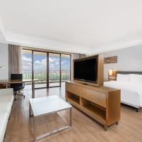 Сьюит (Люкс с кроватью размера «king-size») отеля Holiday Inn Express Haikou West Coast, Хайкоу