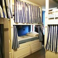 Номер (Кровать в общем 8-местном номере для мужчин и женщин) хостела Grand Hostel Coconut, Милан