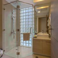 Сьюит (One-Bedroom Suite Smoking) отеля Valero Grand Suites by Swiss-Belhotel, Манила