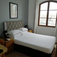 Двухместный (Classic Double Room with Old Port View) отеля Hôtel Belle-Vue, Марсель