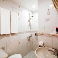 Двухместный (Стандартный двухместный номер Делюкс с 1 кроватью и без окна) курортного отеля The Yorkshire, Пхукет