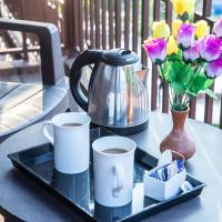 Двухместный (Представительский номер с видом на бассейн) курортного отеля La Gracia Resort, Морджим