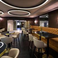 Двухместный (Полулюкс с балконом и доступом в лаундж, трансфер от/до аэропорта) отеля Occidental Al Jaddaf, Дубай