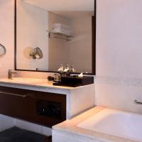 Двухместный (Двухместный номер Делюкс Плюс с 1 кроватью или 2 отдельными кроватями) курортного отеля Nusa Dua Beach Hotel & Spa, Bali, Нуса Дуа