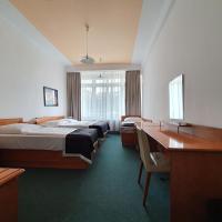 Четырехместный (Четырехместный номер с общей ванной комнатой) гостевого дома Jana Pension Domov Mládeže, Прага