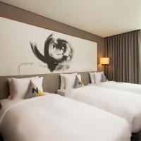 Трехместный (Superior Triple Room with Three Single Beds) отеля Novotel Ambassador Seoul Dongdaemun Hotels & Residences, Сеул