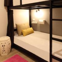 Номер (Общий номер для мужчин и женщин с 8 кроватями) хостела Lupta Hostel Patong Hideaway, Пхукет