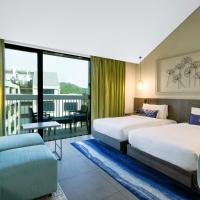 Трехместный (Twin Room with Balcony and 15% discount on Food and Beverage) отеля Hyatt Place Goa Candolim, Кандолим