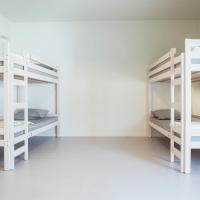 Четырехместный (4 Bed Dorm Ensuite) хостела Snuffel Hostel, Брюгге