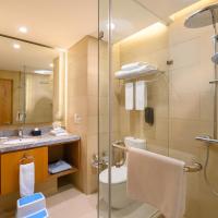 Сьюит (Люкс с 2 спальнями и мини-кухней) отеля Holiday Inn & Suites Jakarta Gajah Mada, Джакарта