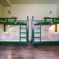 Номер (Bed in 6-Bed Female Sunny Dormitory Room with Private Bathroom) хостела Wushanyi International Youth Hostel, Ханчжоу