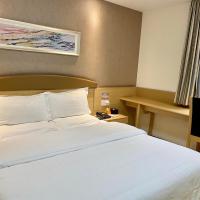 Двухместный (Улучшенный номер с кроватью размера «queen-size») отеля 7Days Inn Nanning langxi branch, Наньнин