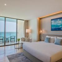 Двухместный (Номер Делюкс с кроватью размера «king-size» и балконом - Вид на океан) отеля Sel de Mer Hotel & Suites, Дананг