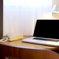 Трехместный (Трехместный номер с 1 двуспальной и 1 односпальной кроватью (для 3 взрослых)) отеля Campanile Paris Est - Porte de Bagnolet, Париж