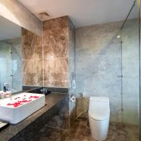 Двухместный (Номер «Премиум» Делюкс с кроватью размера «king-size» и видом на море) отеля Muong Thanh Grand Da Nang Hotel, Дананг