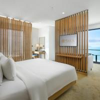 Сьюит (Президентский люкс с балконом и видом на море) отеля Sala Danang Beach Hotel, Дананг