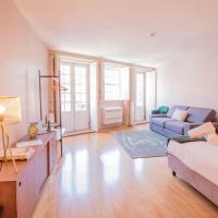 Четырехместный (Четырехместный номер с балконом) гостевого дома Yours GuestHouse Porto, Порту
