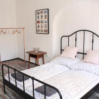 Двухместный (Двухместный номер с 1 кроватью и общей ванной комнатой) хостела Schrott Bed&Beer, Брно