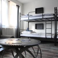 Номер (Односпальная кровать в общем номере с 6 кроватями и общей ванной комнатой) хостела Schrott Bed&Beer, Брно